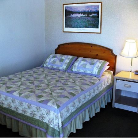 Golden West Motel Кламат Фолс Екстериор снимка