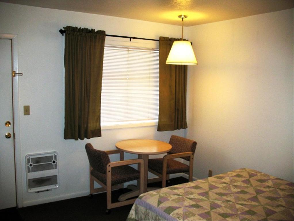 Golden West Motel Кламат Фолс Екстериор снимка