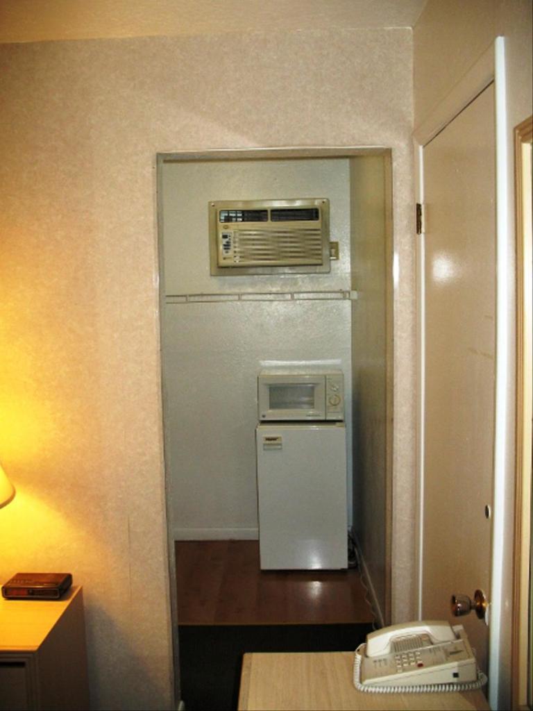 Golden West Motel Кламат Фолс Екстериор снимка