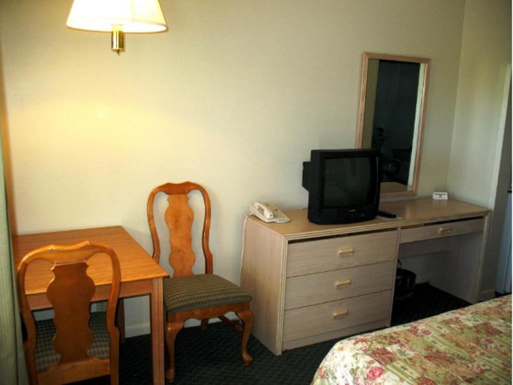 Golden West Motel Кламат Фолс Екстериор снимка