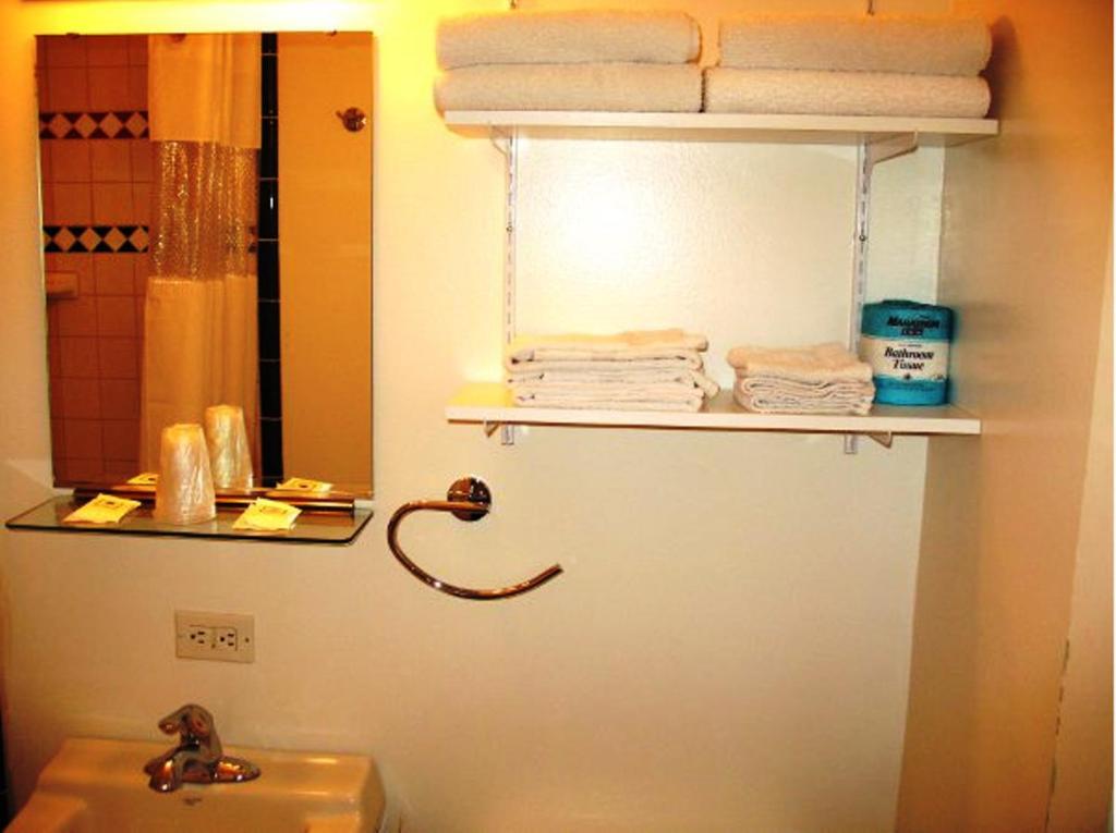 Golden West Motel Кламат Фолс Екстериор снимка
