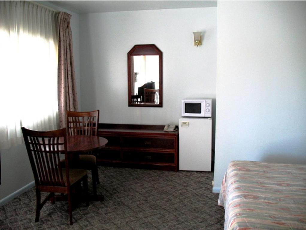 Golden West Motel Кламат Фолс Екстериор снимка
