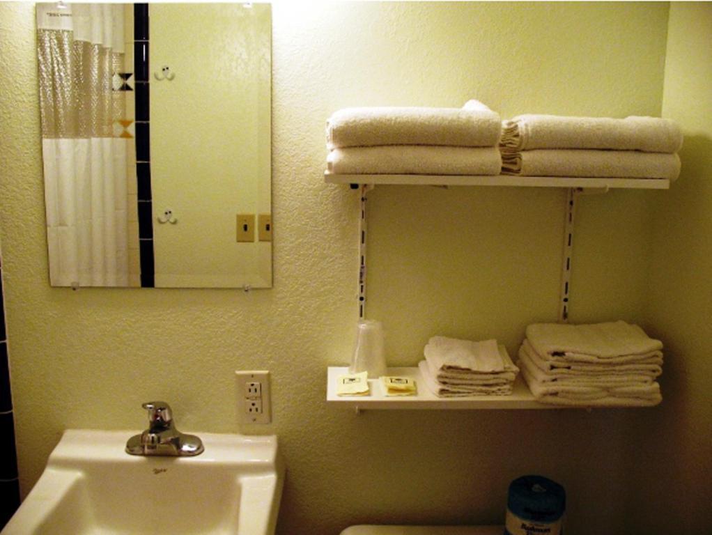 Golden West Motel Кламат Фолс Екстериор снимка