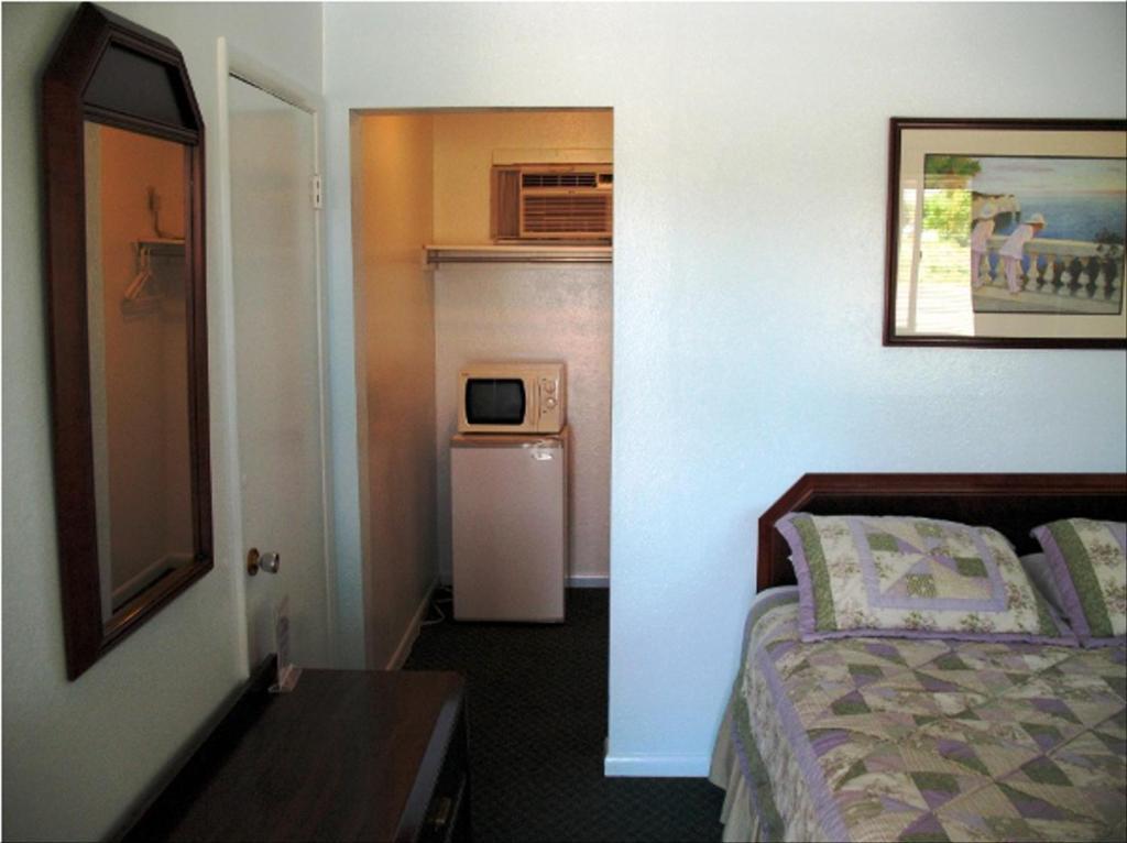 Golden West Motel Кламат Фолс Екстериор снимка
