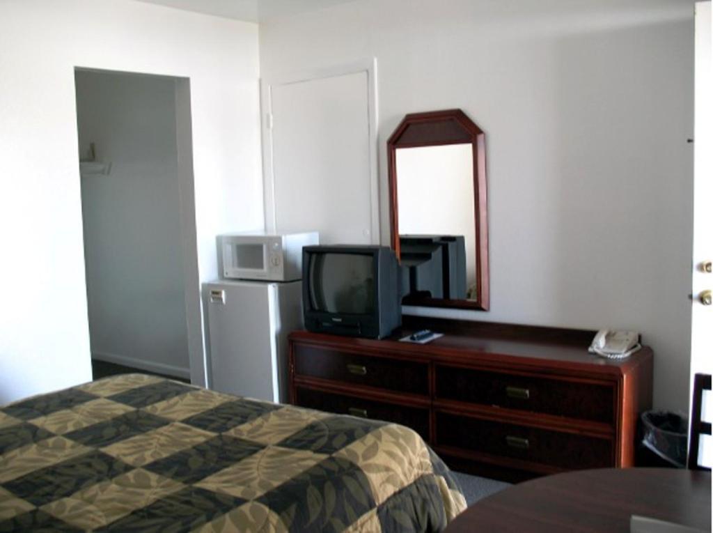 Golden West Motel Кламат Фолс Екстериор снимка