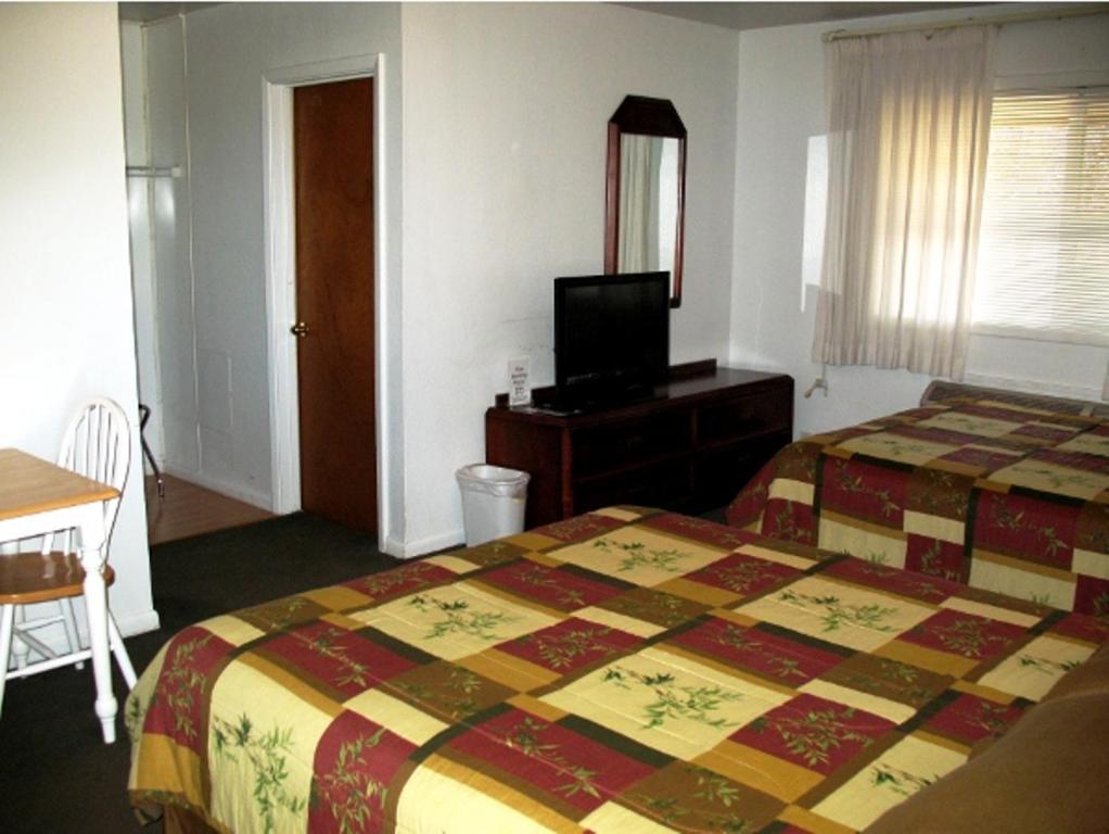 Golden West Motel Кламат Фолс Екстериор снимка