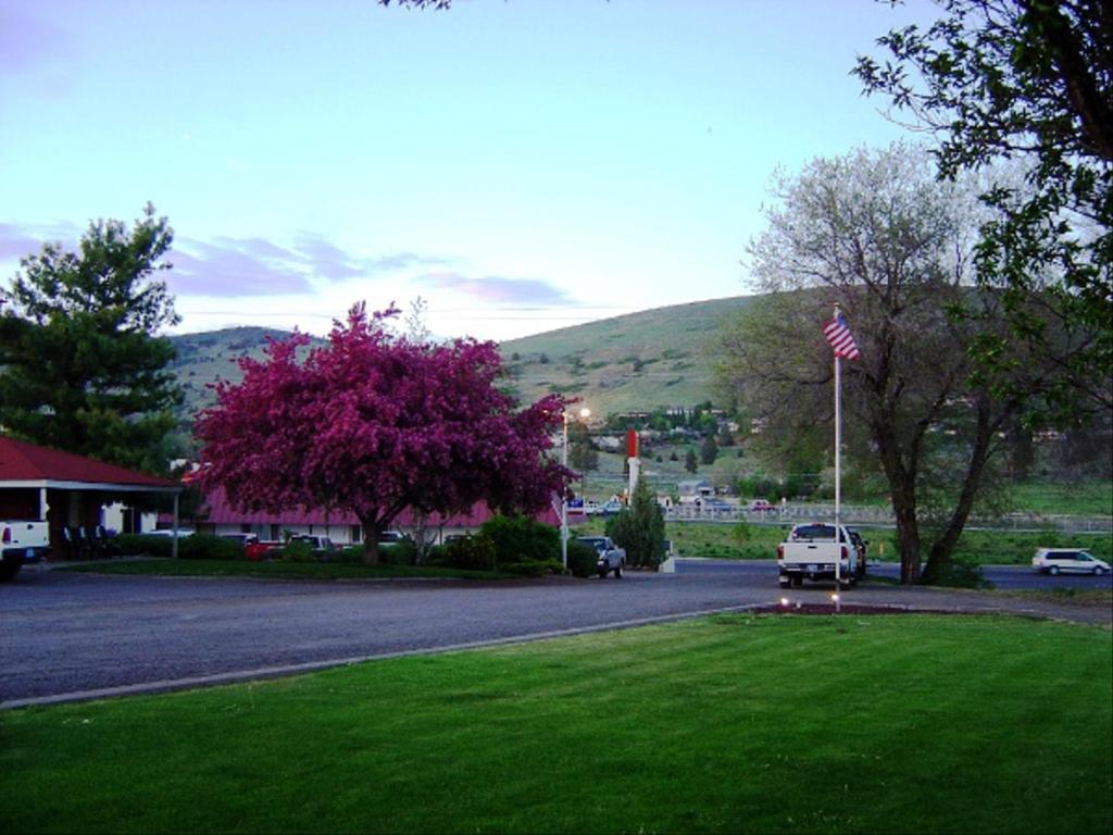 Golden West Motel Кламат Фолс Екстериор снимка